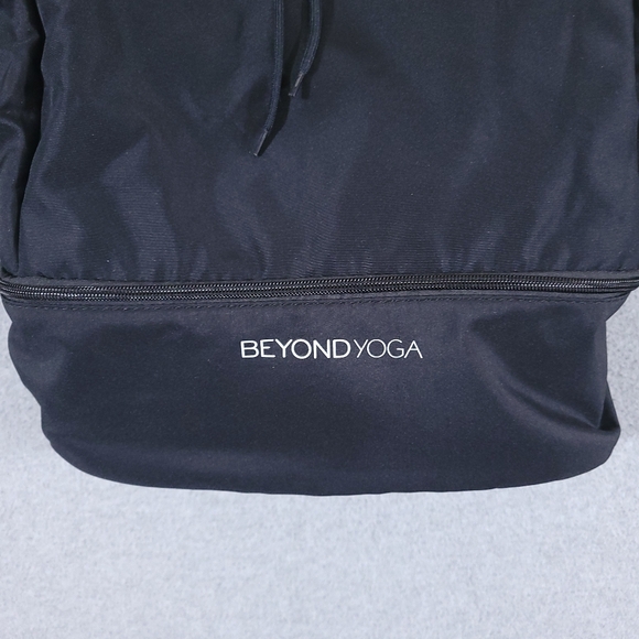 Beyond Yoga Convertible Gym Bag Tote Backpack Black Lightweight Travel NWT - Picture 3 of 8
